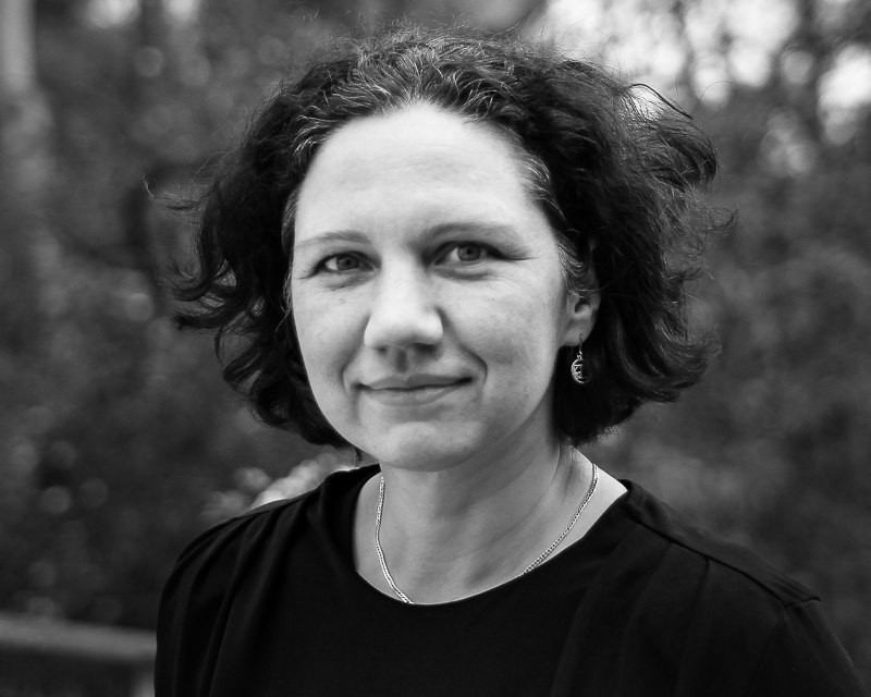 Portrait photo of Lia Domide